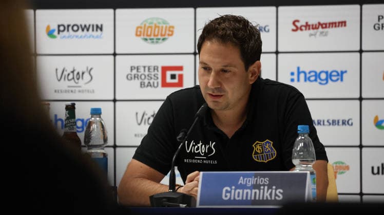 07.08.2026, xrekx, Fussball 3.Liga, 1. FC Saarbruecken - Pressekonferenz mit Sportvorstand Markus Thiele v.l. Argirios Giannikis Trainer (1.FC Saarbruecken) (DFL DFB REGULATIONS PROHIBIT ANY USE OF PHOTOGRAPHS as IMAGE SEQUENCES and or QUASI-VIDEO) Saarbruecken *** August 7, 2026, xrekx, Soccer 3rd Division, 1 FC Saarbrücken press conference with sporting director Markus Thiele (left) and Argirios Giannikis, coach of 1 FC Saarbrücken. DFL and DFB regulations prohibit any use of photographs as image sequences and or quasi-video. Saarbrücken