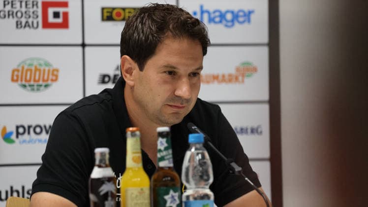 07.08.2026, xrekx, Fussball 3.Liga, 1. FC Saarbruecken - Pressekonferenz mit Sportvorstand Markus Thiele v.l. Argirios Giannikis Trainer (1.FC Saarbruecken) (DFL DFB REGULATIONS PROHIBIT ANY USE OF PHOTOGRAPHS as IMAGE SEQUENCES and or QUASI-VIDEO) Saarbruecken *** August 7, 2026, xrekx, Soccer 3rd Division, 1 FC Saarbrücken press conference with sporting director Markus Thiele (left) and Argirios Giannikis, coach of 1 FC Saarbrücken. DFL and DFB regulations prohibit any use of photographs as image sequences and or quasi-video. Saarbrücken