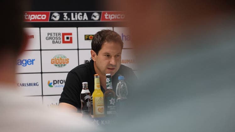 07.08.2026, xrekx, Fussball 3.Liga, 1. FC Saarbruecken - Pressekonferenz mit Sportvorstand Markus Thiele v.l. Argirios Giannikis Trainer (1.FC Saarbruecken) (DFL DFB REGULATIONS PROHIBIT ANY USE OF PHOTOGRAPHS as IMAGE SEQUENCES and or QUASI-VIDEO) Saarbruecken *** August 7, 2026, xrekx, Soccer 3rd Division, 1 FC Saarbrücken press conference with sporting director Markus Thiele (left) and Argirios Giannikis, coach of 1 FC Saarbrücken. DFL and DFB regulations prohibit any use of photographs as image sequences and or quasi-video. Saarbrücken