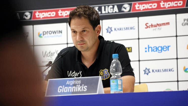07.08.2026, xrekx, Fussball 3.Liga, 1. FC Saarbruecken - Pressekonferenz mit Sportvorstand Markus Thiele v.l. Argirios Giannikis Trainer (1.FC Saarbruecken) (DFL DFB REGULATIONS PROHIBIT ANY USE OF PHOTOGRAPHS as IMAGE SEQUENCES and or QUASI-VIDEO) Saarbruecken *** August 7, 2026, xrekx, Soccer 3rd Division, 1 FC Saarbrücken press conference with sporting director Markus Thiele (left) and Argirios Giannikis, coach of 1 FC Saarbrücken. DFL and DFB regulations prohibit any use of photographs as image sequences and or quasi-video. Saarbrücken