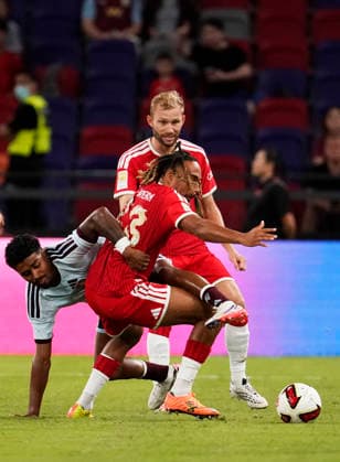 HONGKONG-SOCCER Sacha Boey of FC Bayern Munich during a match of FC Bayern Munich VS Aston Villa at Kai Tan Stadium during the Audi Football Summit 2026 in Hong Kong, August 7, 2026. NEXPHER Vernon Yuen HONG KONG