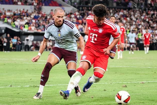 HKG, Maycon Cardozo (Bayern Muenchen 35) sorgte immer wieder fuer Wirbel in der Offensive, hier gegen Matthew Cash (Aston Villa 2), FC Bayern Muenchen vs. Aston Volla, Kowloon, Hongkong, 07. 08.2026, Saison 2026-27, FC Bayern Muenchen vs. Aston Volla, Kowloon, Hongkong, 07. 08.2026, Saison 2026-27, *** HKG, Maycon Cardozo, Bayern Munich 35, repeatedly caused a stir on offense, here against Matthew Cash, Aston Villa 2; FC Bayern Munich vs. Aston Volla, Kowloon, Hong Kong, August 7, 2026, 2026–27 season, FC Bayern Munich vs. Aston Volla, Kowloon, Hong Kong, August 7, 2026, 2026–27 season, Copyright: xEibner-Pressefotox EP_JNL