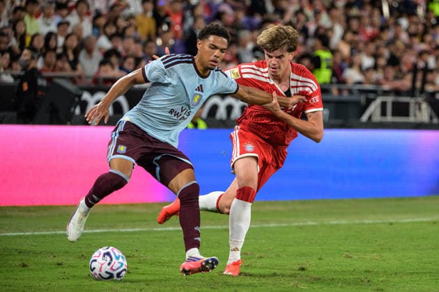 August 7, 2026, Hong Kong, Hong Kong: Bayern Munichs Guido DELLA ROVERE (R) takes on Ashton Villas George HEWMMINGS (L) in their pre season 2026-2027 match in Hong Kong. Audi Football Summit Bayern Munich vs Aston Villa Hong Kong Audi Football Summit Bayern Munich Vs Aston Villa Hong Kong  - ZUMAr144 20260807_zap_r144_034 Copyright: xJaynexRussellx