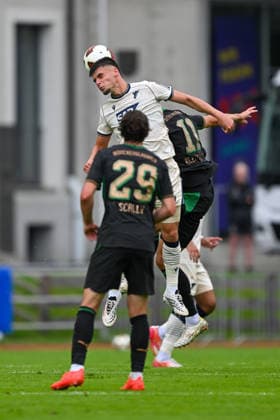 SOCCER - Hoffenheim vs Gladbach, test match SCHWAZ,AUSTRIA,07.AUG.26 - SOCCER - 1. DFL, 1. Deutsche Bundesliga, TSG Hoffenheim vs Borussia Mönchengladbach, test match. Image shows Joe Scally (Gladbach), Albian Hajdari (Hoffenheim) and Tim Kleindienst (Gladbach).  GEPAxpictures xDanielxSchoenherr