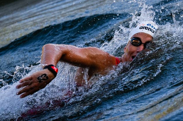 Ginevra Taddeucci of Italy competes in the Open Water Women s 3km Knockout Sprint Final with the coach during the European Aquatics Championships at the Olympic Aquatic Center in Paris (France), August 7, 2026. Andrea Masini Deepbluemedia Insidefoto