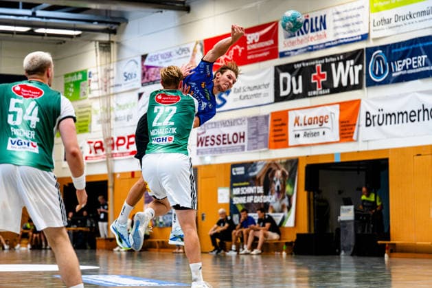 07.08.2026, xdobgx, Handball Heide-Cup 2026, TSV Hannover-Burgdorf - Mors Thy Handball v.l. Justus Fischer (TSV Hannover-Burgdorf, 54), Marian Michalczik (TSV Hannover-Burgdorf, 22), Simon Skovhus Jensen (Mors-Thy Handbold, 27) *** August 7, 2026, xdobgx, 2026 Heide Cup Handball Tournament, TSV Hannover Burgdorf vs. Mors Thy Handball: from left, Justus Fischer (TSV Hannover Burgdorf), 54; Marian Michalczik (TSV Hannover Burgdorf), 22; Simon Skovhus Jensen (Mors Thy Handball), 27