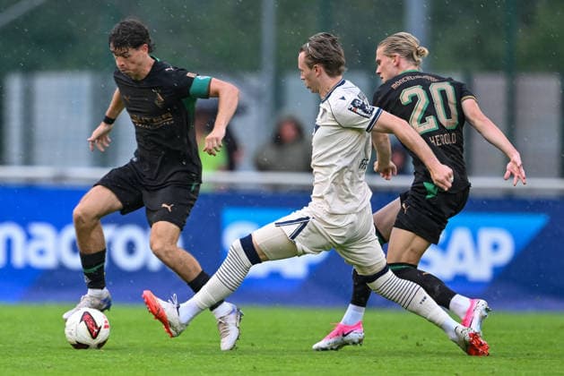 SOCCER - Hoffenheim vs Gladbach, test match SCHWAZ,AUSTRIA,07.AUG.26 - SOCCER - 1. DFL, 1. Deutsche Bundesliga, TSG Hoffenheim vs Borussia Mönchengladbach, test match. Image shows Philipp Sander (Gladbach), Patrick Wimmer (Hoffenheim) and David Herold (Gladbach).  GEPAxpictures xDanielxSchoenherr