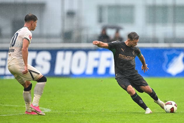 SOCCER - Hoffenheim vs Gladbach, test match SCHWAZ,AUSTRIA,07.AUG.26 - SOCCER - 1. DFL, 1. Deutsche Bundesliga, TSG Hoffenheim vs Borussia Mönchengladbach, test match. Image shows Adam Hlozek (Hoffenheim) and Kevin Stoeger (Gladbach).  GEPAxpictures xDanielxSchoenherr