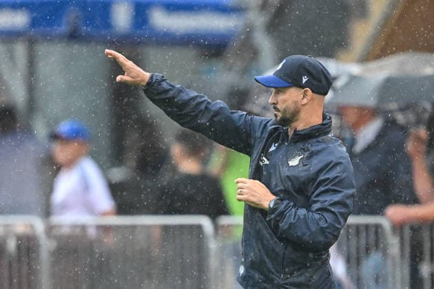SOCCER - Hoffenheim vs Gladbach, test match SCHWAZ,AUSTRIA,07.AUG.26 - SOCCER - 1. DFL, 1. Deutsche Bundesliga, TSG Hoffenheim vs Borussia Mönchengladbach, test match. Image shows head coach Christian Ilzer (Hoffenheim).  GEPAxpictures xDanielxSchoenherr