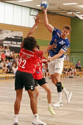 07.08.2026, xovx, Handball Lindencup, TuS Holzheim - HSG Pohlheim v.l. Hannes Jemixe (TuS Holzheim), Maxim Hölzer (TuS Holzheim), Torben Weinandt (HSG Pohlheim) Linden Stadthalle Hessen Deutschland (DE) *** August 7, 2026, xovx, Lindencup Handball Tournament, TuS Holzheim vs. HSG Pohlheim; from left: Hannes Jemixe (TuS Holzheim), Maxim Hölzer (TuS Holzheim), Torben Weinandt (HSG Pohlheim); Linden Stadthalle, Hesse, Germany, DE
