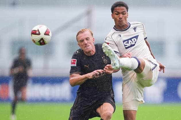 07.08.2026, xydrx, Fußball, Testspiel, TSG 1899 Hoffenheim - Borussia Mönchengladbach, Saison 2026 2027, Silberstadt Arena Schwaz: Isac Lidberg (Borussia Moenchengladbach, 3) im Zweikampf gegen Tristan Spanger (TSG 1899 Hoffenheim, 40) DFB regulations prohibit any use of photographs as image sequences and or quasi-video. *** August 7, 2026, xydrx, soccer, friendly match, TSG 1899 Hoffenheim vs. Borussia Mönchengladbach, 2026–2027 season, Silberstadt Arena Schwaz, Isac Lidberg (Borussia Mönchengladbach), No. 3 in a tackle against Tristan Spanger (TSG 1899 Hoffenheim), 40. DFB regulations prohibit any use of photographs as image sequences and or quasi-video. Copyright: HMBxMedia YannisxDreimann