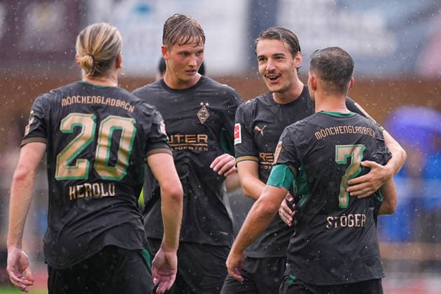 07.08.2026, xydrx, Fußball, Testspiel, TSG 1899 Hoffenheim - Borussia Mönchengladbach, Saison 2026 2027, Silberstadt Arena Schwaz: Torjubel nach dem Tor zum 4:1 für Borussia Moenchengladbach durch Torschütze Florian Neuhaus (Borussia Moenchengladbach, 10) zusammen mit David Herold (Borussia Moenchengladbach, 20) und Kevin Stoeger (Borussia Moenchengladbach, 7) DFB regulations prohibit any use of photographs as image sequences and or quasi-video. *** August 7, 2026, xydrx, soccer, friendly match, TSG 1899 Hoffenheim vs. Borussia Mönchengladbach, 2026–2027 season, Silberstadt Arena Schwaz: Goal celebration after Borussia Mönchengladbach’s 4–1 goal scored by Florian Neuhaus (Borussia Mönchengladbach), 10, along with David Herold (Borussia Mönchengladbach), 20, and Kevin Stoeger (Borussia Mönchengladbach), 7 DFB regulations prohibit any use of photographs as image sequences and or quasi-video Copyright: HMBxMedia YannisxDreimann