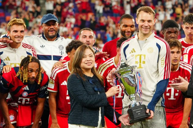 HONG KONG-SPORTS BAYERN-ASTON-VILLA Secretary for Culture, Sports and Tourism Rosanna Law Shuk-pui presents the championship trophy to Bayern Munich captain Manuel Neuer during the post-match award ceremony after Bayern s 2-1 victory over Aston Villa in the exhibition football match at the Kai Tak Stadium on August 7, 2026 in Hong Kong. (Photo by Zulu Lo TMHK via Nexpher Images) Hong Kong