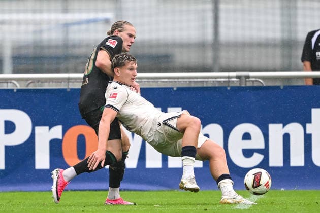 SOCCER - Hoffenheim vs Gladbach, test match SCHWAZ,AUSTRIA,07.AUG.26 - SOCCER - 1. DFL, 1. Deutsche Bundesliga, TSG Hoffenheim vs Borussia Mönchengladbach, test match. Image shows Bambase Conte (Hoffenheim) and Alessandro Vogt (Hoffenheim).  GEPAxpictures xDanielxSchoenherr