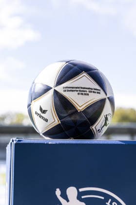 SV Stuttgarter Kickers vs. SSV Ulm 1846 Fußball, Fussball, Regionalliga, 1. Spieltag, GAZI-Stadion auf der Waldau Stuttgart 07.08.26 Spielball Regionalliga Südwest 2026-2027 für das Eröffnungsspiel SV Stuttgarter Kickers vs. SSV Ulm 1846 Fußball SV Stuttgarter Kickers vs. SSV Ulm 1846 Fußball, Fussball, Regionalliga, 1. Spieltag, GAZI-Stadion auf der Waldau Stuttgart 07.08.26 Foto: Lucca Fundel Stuttgart GAZI-Stadion auf der Waldau Baden-Württemberg Deutschland *** SV Stuttgarter Kickers vs. SSV Ulm 1846 Soccer, Regionalliga, Matchday 1, GAZI Stadium on the Waldau, Stuttgart, August 7, 2026—Match ball for the 2026–2027 Regionalliga Southwest season’s opening game: SV Stuttgarter Kickers vs. SSV Ulm 1846 Soccer SV Stuttgarter Kickers vs. SSV Ulm 1846 Soccer, soccer, Regional League, Matchday 1, GAZI Stadium auf der Waldau, Stuttgart, August 26, 2007. Photo by Lucca Fundel, Stuttgart, GAZI Stadium auf der Waldau, Baden-Württemberg, Germany