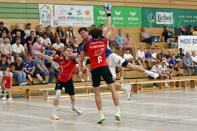 07.08.2026, xovx, Handball Lindencup, TuS Holzheim - HSG Pohlheim v.l. Christoph Horn (TuS Holzheim), Christoph Träger (HSG Pohlheim), Maxim Hölzer (TuS Holzheim) Linden Stadthalle Hessen Deutschland (DE) *** August 7, 2026, xovx, Lindencup Handball Tournament, TuS Holzheim vs. HSG Pohlheim; l Christoph Horn (TuS Holzheim), Christoph Träger (HSG Pohlheim), Maxim Hölzer (TuS Holzheim); Linden Stadthalle, Hesse, Germany, DE
