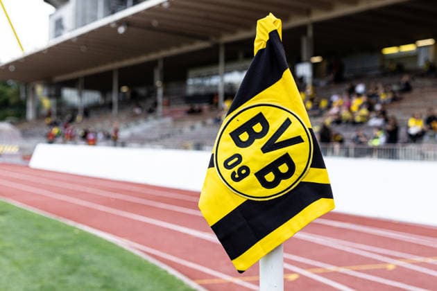 Regionalliga West: Borussia Dortmund II - 1.FC Köln II, 07.08.2026 Symbolbild, Eckflagge mit dem Blick auf Innenraum des Stadions vor dem Spiel. Regionalliga West: Borussia Dortmund II - 1.FC Köln II, Rote Erde, Dortmund; 07.08.2026 DFB regulations prohibit any use of photographs as image sequences and or quasi video. *** Regionalliga West: Borussia Dortmund II vs. 1. FC Köln II, August 7, 2026 Stock photo, corner flag with a view of the stadium interior before the Regionalliga West match between Borussia Dortmund II and 1. FC Köln II, Rote Erde, Dortmund, August 7, 2026. DFB regulations prohibit any use of photographs as image sequences and or quasi-video. Copyright: xBEAUTIFULxSPORTS Buriakovx