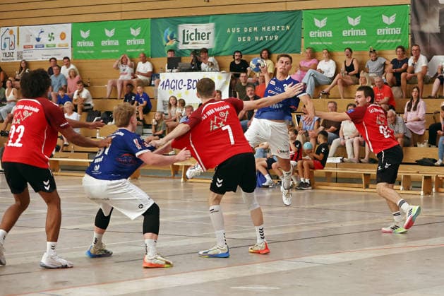 07.08.2026, xovx, Handball Lindencup, TuS Holzheim - HSG Pohlheim v.l. Hannes Jemixe (TuS Holzheim), Noah Well (HSG Pohlheim), Christoph Horn (TuS Holzheim), Leon Frenko (HSG Pohlheim), Max Schneider (TuS Holzheim) Linden Stadthalle Hessen Deutschland (DE) *** August 7, 2026, xovx, Lindencup Handball, TuS Holzheim vs. HSG Pohlheim (from left): Hannes Jemixe (TuS Holzheim), Noah Well (HSG Pohlheim), Christoph Horn (TuS Holzheim), Leon Frenko (HSG Pohlheim), Max Schneider (TuS Holzheim); Linden Stadthalle, Hesse, Germany, DE