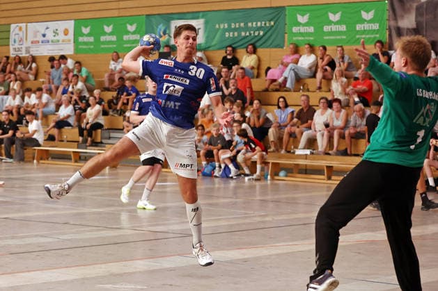 07.08.2026, xovx, Handball Lindencup, TuS Holzheim - HSG Pohlheim v.l. Leon Frenko (HSG Pohlheim), Ben Fischer (TuS Holzheim) Linden Stadthalle Hessen Deutschland (DE) *** August 7, 2026, xovx, Lindencup Handball Tournament, TuS Holzheim vs. HSG Pohlheim, Leon Frenko (HSG Pohlheim), Ben Fischer (TuS Holzheim), Linden City Hall, Hesse, Germany, DE