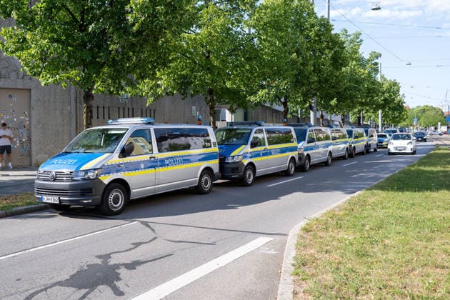 Grosses Polizei Aufgebot zum ersten Spiel gegen den FC Augsburg II, TSV 1860 von Muenchen vs. FC Augsburg II, Fussball, Regionalliga Bayern, 3. Spieltag, 07.08.2026 DFB regulations prohibit any use of photographs as image sequences and or quasi-video Muenchen Bayern Deutschland *** Large Police Presence for the First Match Against FC Augsburg II, TSV 1860 Munich vs. FC Augsburg II, Soccer, Bavarian Regional League, Matchday 3, August 7, 2026. DFB regulations prohibit any use of photographs as image sequences and or quasi-video. Munich, Bavaria, Germany Copyright: xkolbert-press UlrichxGamelx