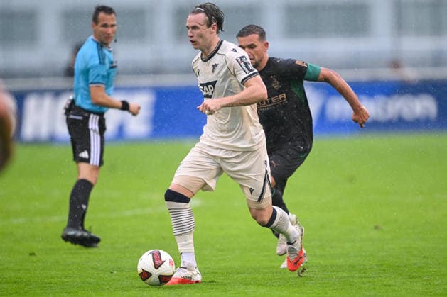 SOCCER - Hoffenheim vs Gladbach, test match SCHWAZ,AUSTRIA,07.AUG.26 - SOCCER - 1. DFL, 1. Deutsche Bundesliga, TSG Hoffenheim vs Borussia Mönchengladbach, test match. Image shows Patrick Wimmer (Hoffenheim) and Kevin Stoeger (Gladbach).  GEPAxpictures xDanielxSchoenherr
