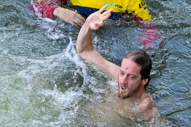 Gary Hunt of France celebrates after the High Diving Men s 20m Final during the European Aquatics Championships at the Olympic Aquatic Center in Paris (France), August 7, 2026. Giorgio Scala DBM - Deepbluemedia Insidefoto