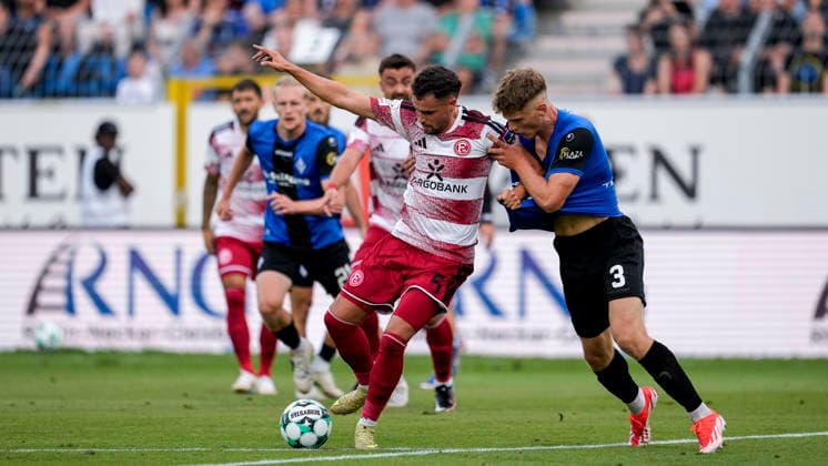 v.li.: Yassine Bouchama (F95, 5), Moritz Polte (SV Waldhof, 3), Zweikampf, Spielszene, Duell, duel, tackle, tackling, Dynamik, Action, Aktion, 07.08.2026, Mannheim (Deutschland), Fussball, 3. Liga, SV Waldhof Mannheim - Fortuna Düsseldorf, DFB DFL REGULATIONS PROHIBIT ANY USE OF PHOTOGRAPHS AS IMAGE SEQUENCES AND OR QUASI-VIDEO. *** From left: Yassine Bouchama (F95), 5, Moritz Polte (SV Waldhof), 3, tackle, game scene, duel, tackle, tackling, dynamic, action, August 7, 2026, Mannheim, Germany, soccer, 3rd League, SV Waldhof Mannheim vs. Fortuna Düsseldorf, DFB and DFL regulations prohibit any use of photographs as image sequences and or quasi-video xozx