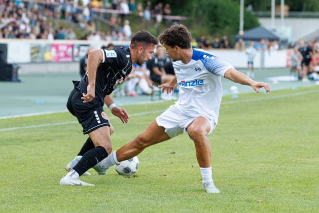 Furkan Kircicek (19, TSV Landsberg) und Jordi Wegmann (19, FV Illertissen 1921) beim Spiel zwischen TSV Landsberg v FV Illertissen 1921, Fussball, Herren, Regionalliga Bayern, 2026 2027, 3.Spieltag am 07.08.2026 in Landsberg am Lech, Sportpark. Bayern Deutschland *** Furkan Kircicek, 19, of TSV Landsberg, and Jordi Wegmann, 19, of FV Illertissen 1921, during the match between TSV Landsberg and FV Illertissen 1921, soccer, men’s, Bavarian Regional League, 2026–2027, Matchday 3 on August 7, 2026, in Landsberg am Lech, Sportpark, Bavaria, Germany