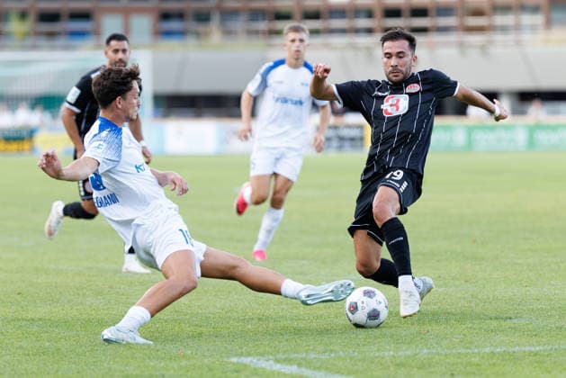 Furkan Kircicek (19, TSV Landsberg) und Jordi Wegmann (19, FV Illertissen 1921) beim Spiel zwischen TSV Landsberg v FV Illertissen 1921, Fussball, Herren, Regionalliga Bayern, 2026 2027, 3.Spieltag am 07.08.2026 in Landsberg am Lech, Sportpark. Bayern Deutschland *** Furkan Kircicek, 19, TSV Landsberg, and Jordi Wegmann, 19, FV Illertissen 1921, during the match between TSV Landsberg and FV Illertissen 1921, soccer, men’s, Bavarian Regional League, 2026–2027, Matchday 3 on August 7, 2026, in Landsberg am Lech, Sportpark, Bavaria, Germany