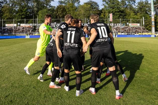 SV Stuttgarter Kickers vs. SSV Ulm 1846 Fußball, Fussball, Regionalliga, 1. Spieltag, GAZI-Stadion auf der Waldau Stuttgart 07.08.26 Team Teamkreis Mannschaft Mannschaftskreis SSV Ulm 1846 Fußball SV Stuttgarter Kickers vs. SSV Ulm 1846 Fußball, Fussball, Regionalliga, 1. Spieltag, GAZI-Stadion auf der Waldau Stuttgart 07.08.26 Foto: Lucca Fundel Stuttgart GAZI-Stadion auf der Waldau Baden-Württemberg Deutschland *** SV Stuttgarter Kickers vs. SSV Ulm 1846 Soccer, Regionalliga, Matchday 1, GAZI Stadium on the Waldau, Stuttgart, August 26, 2007 Team Team Circle Squad Team Circle SSV Ulm 1846 Soccer SV Stuttgarter Kickers vs. SSV Ulm 1846 Soccer, Football, Regional League, Matchday 1, GAZI Stadium on the Waldau, Stuttgart, August 26, 2007 Photo by Lucca Fundel, Stuttgart, GAZI Stadium on the Waldau, Baden-Württemberg, Germany
