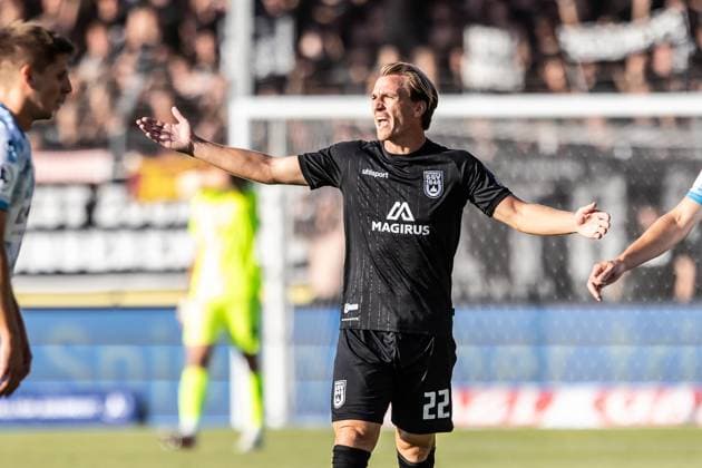 SV Stuttgarter Kickers vs. SSV Ulm 1846 Fußball, Fussball, Regionalliga, 1. Spieltag, GAZI-Stadion auf der Waldau Stuttgart 07.08.26 Emanuel Taffertshofer (SSV Ulm 1846 Fußball, 22) SV Stuttgarter Kickers vs. SSV Ulm 1846 Fußball, Fussball, Regionalliga, 1. Spieltag, GAZI-Stadion auf der Waldau Stuttgart 07.08.26 Foto: Lucca Fundel Stuttgart GAZI-Stadion auf der Waldau Baden-Württemberg Deutschland *** SV Stuttgarter Kickers vs. SSV Ulm 1846 Soccer, Regionalliga, Matchday 1, GAZI Stadium at Waldau, Stuttgart, August 26, 2007, Emanuel Taffertshofer, SSV Ulm 1846 Soccer, 22 SV Stuttgarter Kickers vs. SSV Ulm 1846 Soccer, Regional League, Matchday 1, GAZI Stadium auf der Waldau, Stuttgart, August 26, 2007 Photo by Lucca Fundel, Stuttgart, GAZI Stadium auf der Waldau, Baden-Württemberg, Germany