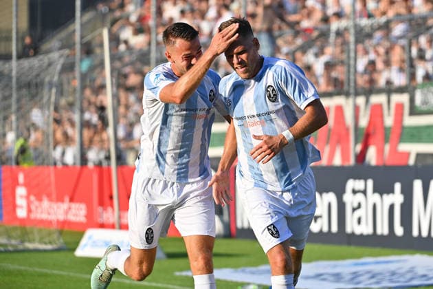 Torjunel v.re:Florian NIEDERLECHNER (TSV 1860 Muenchen) mit Raphael WACH (TSV 1860 Muenchen) nach Tor zum 2-0, Jubel,Freude,Begeisterung,Aktion. Fussball Regionalliga Bayern Saison 2026 2027,26 27 3.Spieltag TSV 1860 Muenchen - FC Augsburg II am 07.08.2026 in Muenchen GRUENWALDER STADION. *** Goal celebration by Florian NIEDERLECHNER of TSV 1860 Munich with Raphael WACH of TSV 1860 Munich after the goal that made it 2–0; cheering, joy,excitement, action—Bavarian Regional League soccer, 2026–2027 season, Matchday 26–27, Game 3: TSV 1860 Munich vs. FC Augsburg II on August 7, 2026, at Grünwalder Stadion in Munich