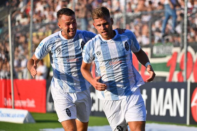 Torjunel v.re:Florian NIEDERLECHNER (TSV 1860 Muenchen) mit Raphael WACH (TSV 1860 Muenchen) nach Tor zum 2-0, Jubel,Freude,Begeisterung,Aktion. Fussball Regionalliga Bayern Saison 2026 2027,26 27 3.Spieltag TSV 1860 Muenchen - FC Augsburg II am 07.08.2026 in Muenchen GRUENWALDER STADION. *** Goal celebration by Florian NIEDERLECHNER of TSV 1860 Munich with Raphael WACH of TSV 1860 Munich after the goal that made it 2–0; cheering, joy,excitement, action—Bavarian Regional League soccer, 2026–2027 season, Matchday 26–27, Game 3: TSV 1860 Munich vs. FC Augsburg II on August 7, 2026, at Grünwalder Stadion in Munich
