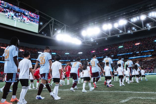 August 7, 2026, Hong Kong, China: Aston Villa team entrance during Audi Football Summit 2026 Between FC Bayern Munich and Aston Villa at Kai Tak Stadium in Hong Kong on August 7, 2026. Hong Kong China - ZUMAn333 20260807_znp_n333_001 Copyright: xKaxLokxNgx