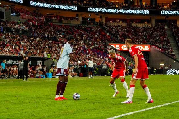HONG KONG-SPORTS BAYERN-ASTON-VILLA Players of Bayern Munich and Aston Villa compete during the second half of their exhibition football match at the Kai Tak Stadium on August 7, 2026 in Hong Kong. Bayern Munich defeated Aston Villa 2-1, following second-half action that saw Luis Diaz score for Bayern and Victor Lindelof score a consolation goal for Villa. (Photo by Zulu Lo TMHK via Nexpher Images) Hong Kong