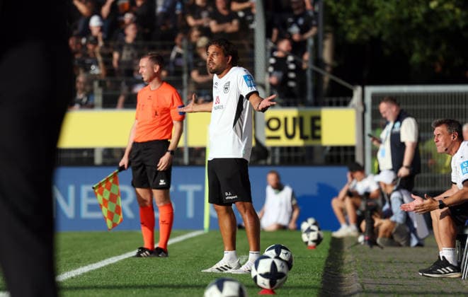 07.08.26 Stuttgarter Kickers - SSV Ulm 1846 Deutschland, Stuttgart, 07.08.2026, Fussball, Regionalliga Südwest, Saison 2026 2027, Stuttgarter Kickers- SSV Ulm 1846: Daniel Jungwirth (Trainer SSV Ulm 1846). *** August 7, 2026, Stuttgarter Kickers vs. SSV Ulm 1846, Germany, Stuttgart, August 7, 2026, Soccer, Regionalliga Südwest, 2026–2027 season, Stuttgarter Kickers vs. SSV Ulm 1846; Daniel Jungwirth, Coach of SSV Ulm 1846