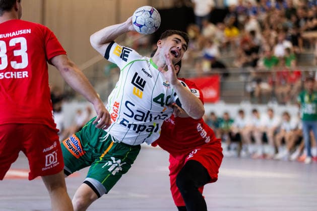Elias NEWEL (FRISCH AUF! Goeppingen, 40) erzielt ein Tor, Aktion, Torwurf GER, FRISCH AUF! Goeppingen vs. TSV Neuhausen Filder, Handball, Vorbereitung, Turnier, S-Cup Altensteig, Viertelfinale, Spielzeit 2026 2027, 07.08.2026, GER, FRISCH AUF! Goeppingen vs. TSV Neuhausen Filder, Handball, Vorbereitung, Turnier, S-Cup Altensteig, Viertelfinale, Spielzeit 2026 2027, 07.08.2026, Altensteig *** Elias NEWEL FRISCH AUF Goeppingen, 40, scores a goal, play, shot on goal GER, FRISCH AUF Goeppingen vs. TSV Neuhausen Filder, handball, preseason, tournament, S Cup Altensteig, Quarterfinals, 2026–2027 season, August 7, 2026, GER, FRISCH AUF Göppingen vs. TSV Neuhausen Filder, handball, preseason, tournament, S Cup Altensteig, quarterfinals, 2026–2027 season, August 7, 2026, Altensteig Copyright: xEibnerxPressefoto OliverxSchmidtx EP_OST