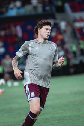 August 7, 2026, Hong Kong, China: VICTOR LINDELOF 3 of Aston Villa in action during Audi Football Summit 2026 Between FC Bayern Munich and Aston Villa at Kai Tak Stadium in Hong Kong on August 7, 2026. Hong Kong China - ZUMAn333 20260807_znp_n333_039 Copyright: xKaxLokxNgx