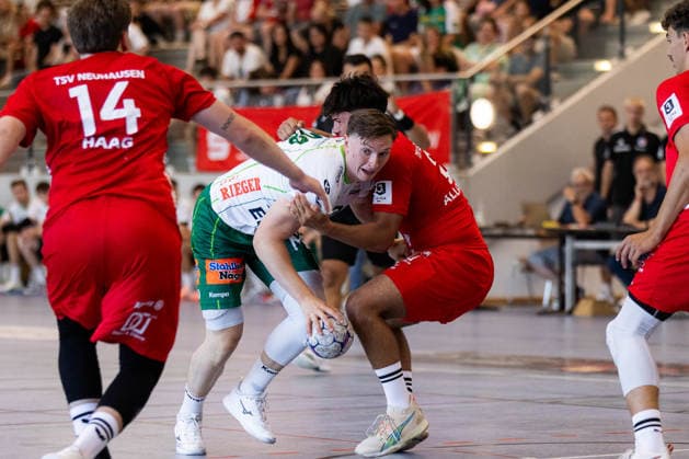 Ole PREGLER (FRISCH AUF! Goeppingen, 23) erzielt ein Tor, Aktion, Torwurf GER, FRISCH AUF! Goeppingen vs. TSV Neuhausen Filder, Handball, Vorbereitung, Turnier, S-Cup Altensteig, Viertelfinale, Spielzeit 2026 2027, 07.08.2026, GER, FRISCH AUF! Goeppingen vs. TSV Neuhausen Filder, Handball, Vorbereitung, Turnier, S-Cup Altensteig, Viertelfinale, Spielzeit 2026 2027, 07.08.2026, Altensteig *** Ole PREGLER, FRISCH AUF Goeppingen, No. 23, scores a goal, play, shot on goal GER, FRISCH AUF Goeppingen vs. TSV Neuhausen Filder, handball, preseason, tournament, S Cup Altensteig, Quarterfinals, 2026–2027 season, August 7, 2026, GER, FRISCH AUF Goeppingen vs. TSV Neuhausen Filder, handball, preseason, tournament, S Cup Altensteig, quarterfinals, 2026–2027 season, August 7, 2026, Altensteig Copyright: xEibnerxPressefoto OliverxSchmidtx EP_OST