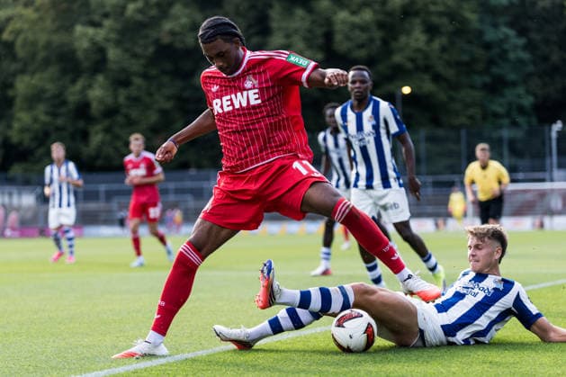 COLOGNE, GERMANY - AUGUST 07: Reigan Heskey (1. FC Koeln, 11) controls the ball against Luken Beitia (Real Sociedad San Sebastian, 37) during a friendly match of season 2026 27 between 1. FC Köln vs. Real Sociedad San Sebastian at Geissbockheim on August 07, 2026 in Cologne, Germany. North Rhine Westphalia Germany Copyright: xSteffiexWunderlx