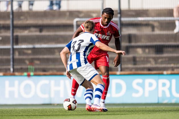 COLOGNE, GERMANY - AUGUST 07: Reigan Heskey (1. FC Koeln, 11) controls the ball against Inaki Ruperez (Real Sociedad San Sebastian, 33) during a friendly match of season 2026 27 between 1. FC Köln vs. Real Sociedad San Sebastian at Geissbockheim on August 07, 2026 in Cologne, Germany. North Rhine Westphalia Germany Copyright: xSteffiexWunderlx