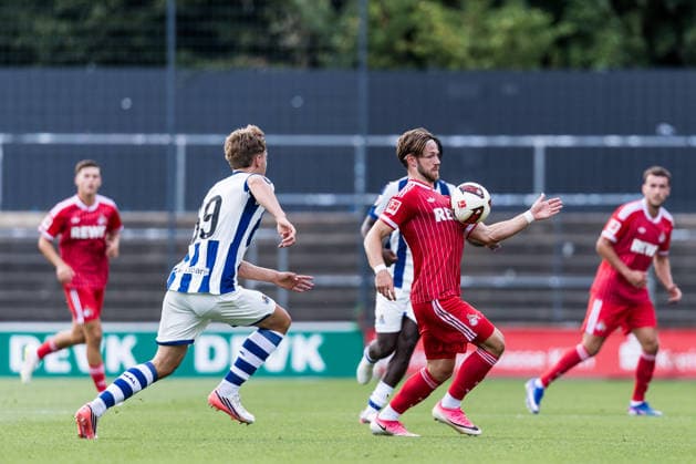 COLOGNE, GERMANY - AUGUST 07: Jan Thielmann (1. FC Koeln, 29) controls the ball against Ibai Aguirre (Real Sociedad San Sebastian, 39) during a friendly match of season 2026 27 between 1. FC Köln vs. Real Sociedad San Sebastian at Geissbockheim on August 07, 2026 in Cologne, Germany. North Rhine Westphalia Germany Copyright: xSteffiexWunderlx