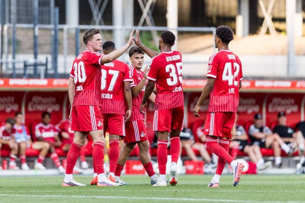 COLOGNE, GERMANY - AUGUST 07: Marius Buelter (Bülter, Bulter, 1. FC Koeln, 30) celebrates scoring the 2:0 goal with his teammates during a friendly match of season 2026 27 between 1. FC Köln vs. Real Sociedad San Sebastian at Geissbockheim on August 07, 2026 in Cologne, Germany. North Rhine Westphalia Germany Copyright: xSteffiexWunderlx