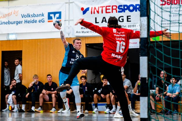 07.08.2026, xdobgx, Handball Heide-Cup 2026, HSV Hamburg - HOJ Elite v.l. Noah Beyer (Handball Verein Hamburg, 22) beim Wurf, in action, throwing, Jannick Green (HoJ Elite, 16) Schneverdingen *** August 7, 2026, xdobgx, 2026 Heide Cup Handball Tournament, HSV Hamburg HOJ Elite vs. Noah Beyer Handball Sport Verein Hamburg, No. 22 taking a shot, in action, throwing, Jannick Green HOJ Elite, No. 16 Schneverdingen