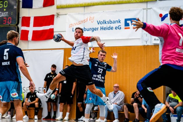 07.08.2026, xdobgx, Handball Heide-Cup 2026, HSV Hamburg - HOJ Elite v.l. Linus Arnesson (HoJ Elite, 24) beim Wurf, in action, throwing Schneverdingen *** August 7, 2026, xdobgx, 2026 Heide Cup Handball Tournament, HSV Hamburg HOJ Elite vs. Linus Arnesson HoJ Elite, 24 taking a shot, in action, shooting at Schneverdingen