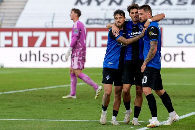 v.li.: Vincent Thill (SV Waldhof, 12), Lovis Bierschenk (SV Waldhof, 7), Julian Ulbricht (SV Waldhof, 10), Spieler vom SV Waldhof Mannheim, jubeln über das Tor zum 2:0, Jubel, Torjubel, Torerfolg, celebrate the goal, goal, celebration, jubelt ueber das Tor, Freuen, Freude, freut sich, optimistisch, positiv, Spielszene, Highlight, Action, Aktion, 07.08.2026, Mannheim (Deutschland), Fussball, 3. Liga, SV Waldhof Mannheim - Fortuna Düsseldorf, DFB DFL REGULATIONS PROHIBIT ANY USE OF PHOTOGRAPHS AS IMAGE SEQUENCES AND OR QUASI-VIDEO. *** Vincent Thill (SV Waldhof), 12, Lovis Bierschenk (SV Waldhof), 7, Julian Ulbricht (SV Waldhof), 10, players from SV Waldhof Mannheim celebrate the goal that makes it 2–0, Celebration, goal celebration, scoring a goal, celebrate the goal, goal, celebration, celebrating the goal, joy, happiness, happy, optimistic, positive, game scene, highlight, action, August 7, 2026, Mannheim, Germany, soccer, 3rd Division, SV Waldhof Mannheim vs. Fortuna Düsseldorf, DFB and DFL regulations prohibit any use of photographs as image sequences and or quasi-video xozx