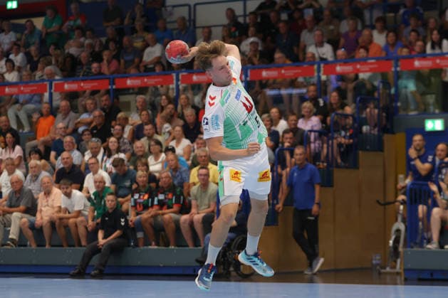 07.08.2026, xtgx, Handball Turnier, EHV Aue - SC Magdeburg emspor, v.l. Noah Hensen (Magdeburg) wirft Tor, Torschuetze, erzielt Tor, Treffer, scores the goal Lößnitz *** August 7, 2026, xtgx, Handball Tournament, EHV Aue vs. SC Magdeburg emspor, from left: Noah Hensen (Magdeburg) scores a goal, goal scorer, scores the goal, Lößnitz