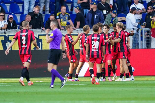 2026-08-07 SC Cambuur v Excelsior LEEUWARDEN, NETHERLANDS - AUGUST 7: Players of Excelsior Rotterdam celebrating the goal of Noah Naujoks of Excelsior Rotterdam during the VriendenLoterij Eredivisie match between SC Cambuur and Excelsior at Kooi Stadion on August 7, 2026 in Leeuwarden, Netherlands. Leeuwarden Kooi Stadion Netherlands Content not available for redistribution in The Netherlands directly or indirectly through any third parties. Copyright: xAndrexWeeningx