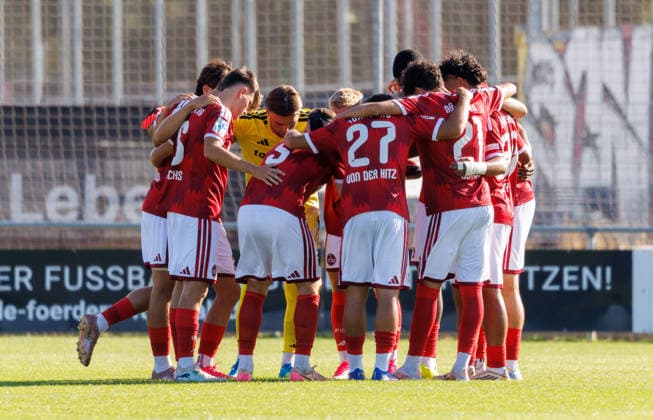 07.08.2026 - Fussball - Saison 2026 2027 - Regionalliga Bayern - 03. Spieltag: 1. FC Nürnberg FCN II ( Club ) - TSV Buchbach - DaMa - xdaxmax - Mannschaft Team des FCN mit Kreis vor Spielbeginn *** August 7, 2026 Soccer Season 2026–2027 Bavarian Regional League 03 Matchday 1 FC Nuremberg FCN II Club TSV Buchbach Women s Team xdaxmax FCN team posing in a circle before kickoff