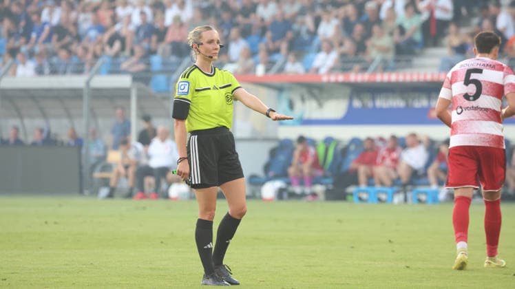 07.08.2026, xrekx, Fussball 3.Liga, SV Waldhof Mannheim - Fortuna Düsseldorf v.l. Schiedsrichterin Referee Fabienne Michel (DFL DFB REGULATIONS PROHIBIT ANY USE OF PHOTOGRAPHS as IMAGE SEQUENCES and or QUASI-VIDEO) Mannheim *** August 7, 2026, xrekx, Soccer 3rd Division, SV Waldhof Mannheim vs. Fortuna Düsseldorf – Referee Fabienne Michel. DFL and DFB regulations prohibit any use of photographs as image sequences and or quasi-video. Mannheim